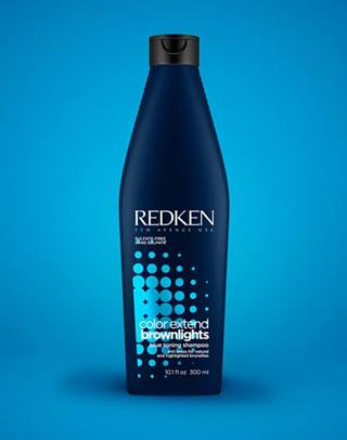 Redken Color Extend Brownlights Shampoo con pigmento azul para prolongar el cabello castaño natural o teñido.